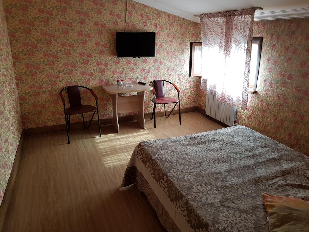 Mini Hotel Leila Алматы Экстерьер фото